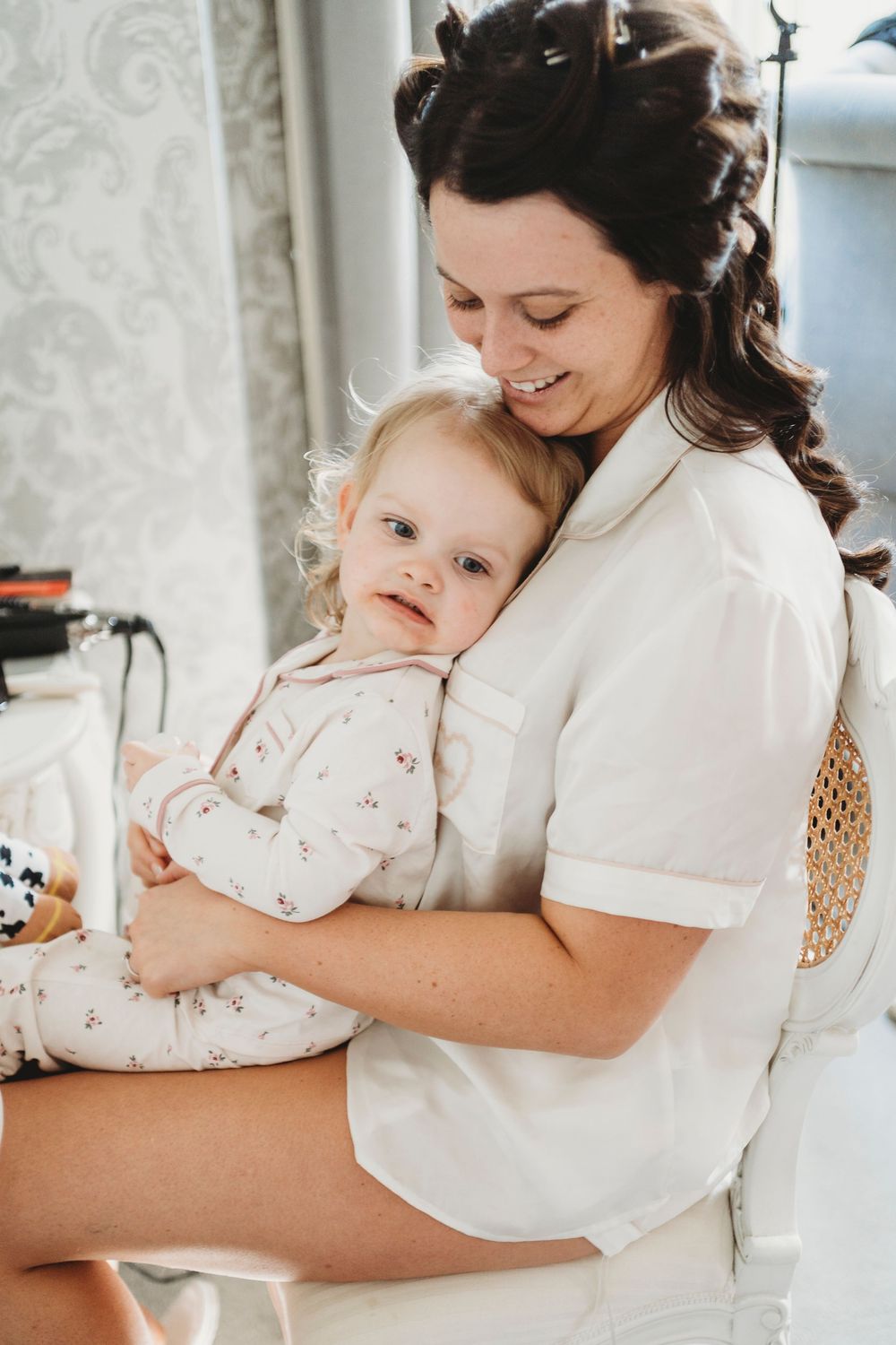 Mother holding daughter before the wedding at Parc Le Breos