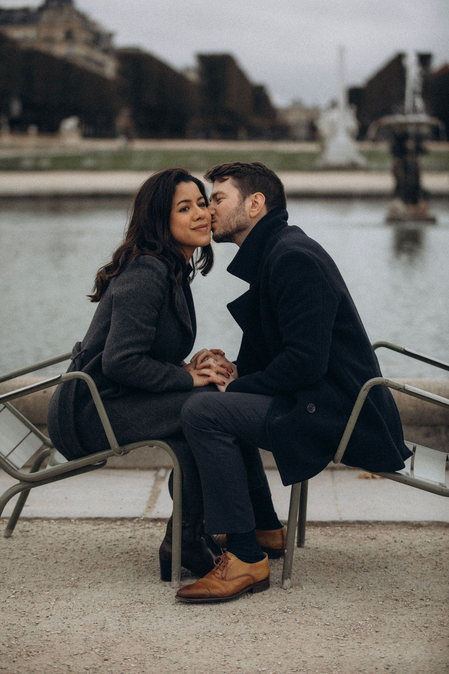 Couple session in Paris at sunrise with a cinematic and vintage atmosphere