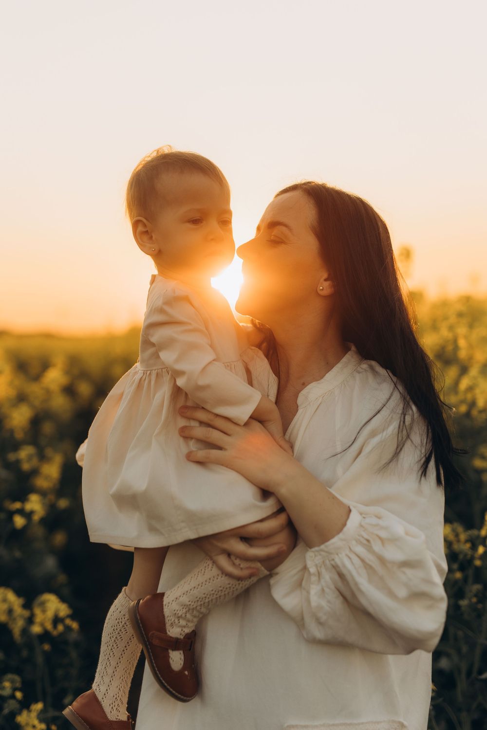 Outdoor family photography session in rapeseed field near Brussels