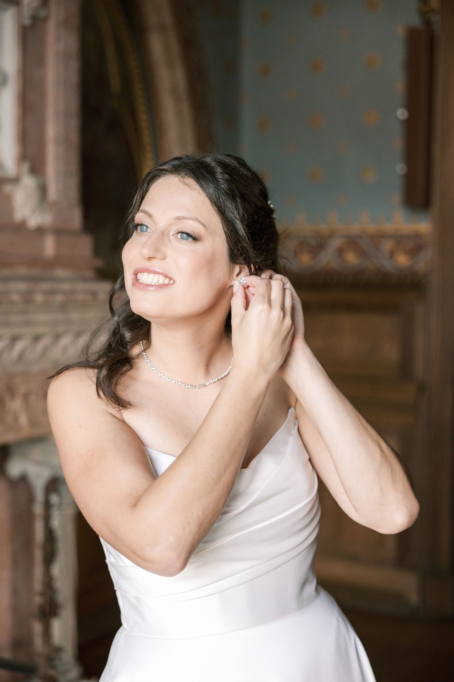 Bridal preparation moments with soft light and elegant details before ceremony