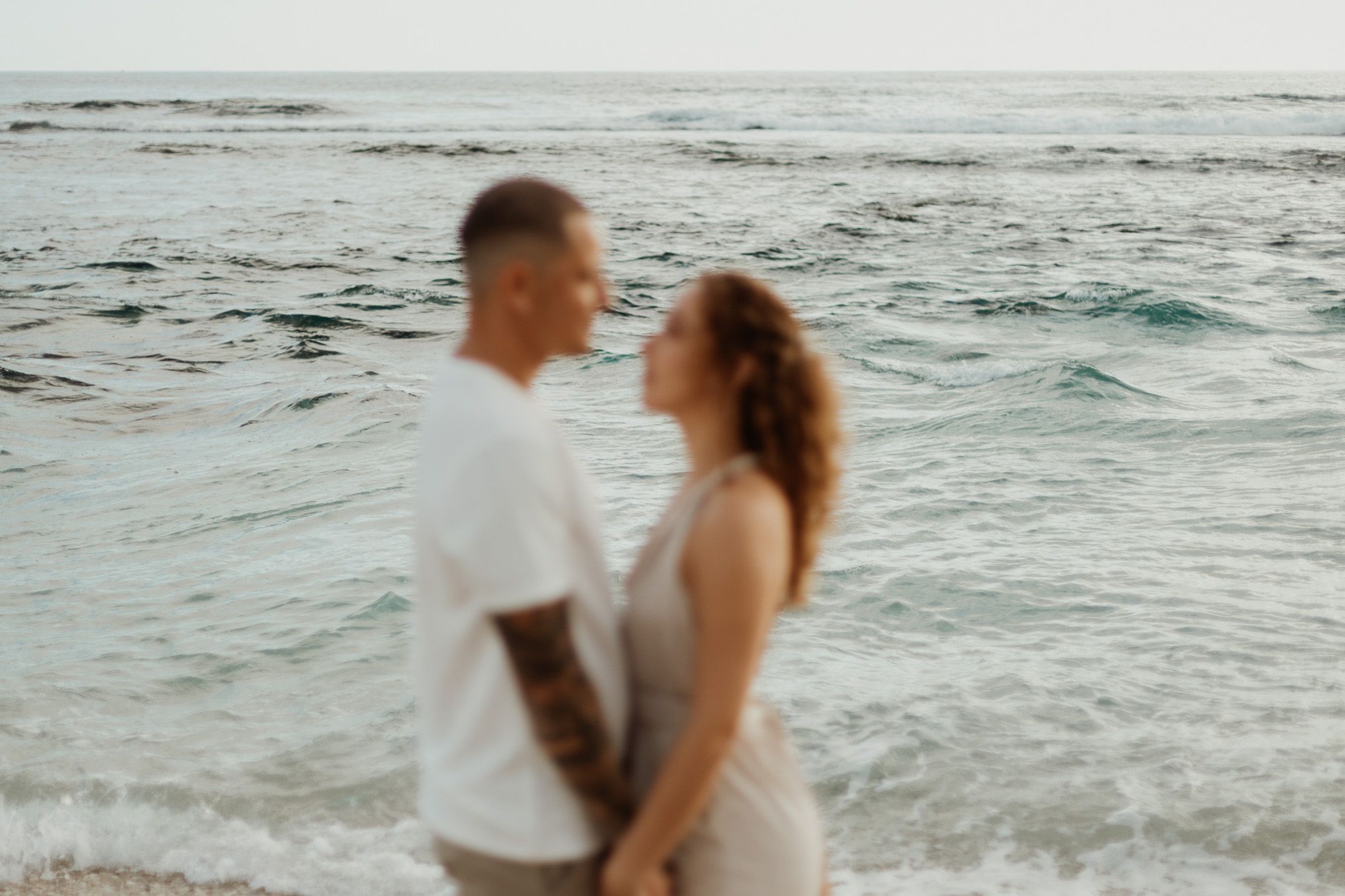 superbe photo de couple sur la plage de talmont saint hilraire