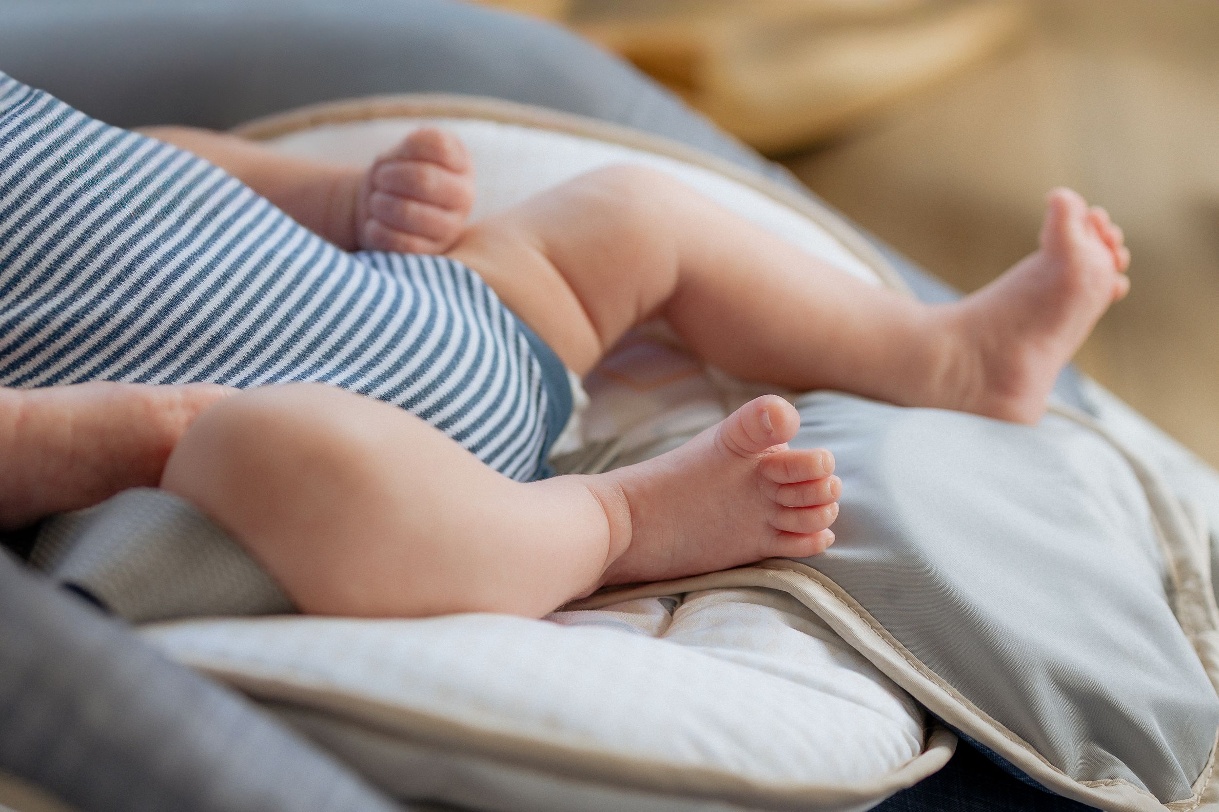 newborn baby toes, at home photography, lifestyle photographer New Brunswick family portraits