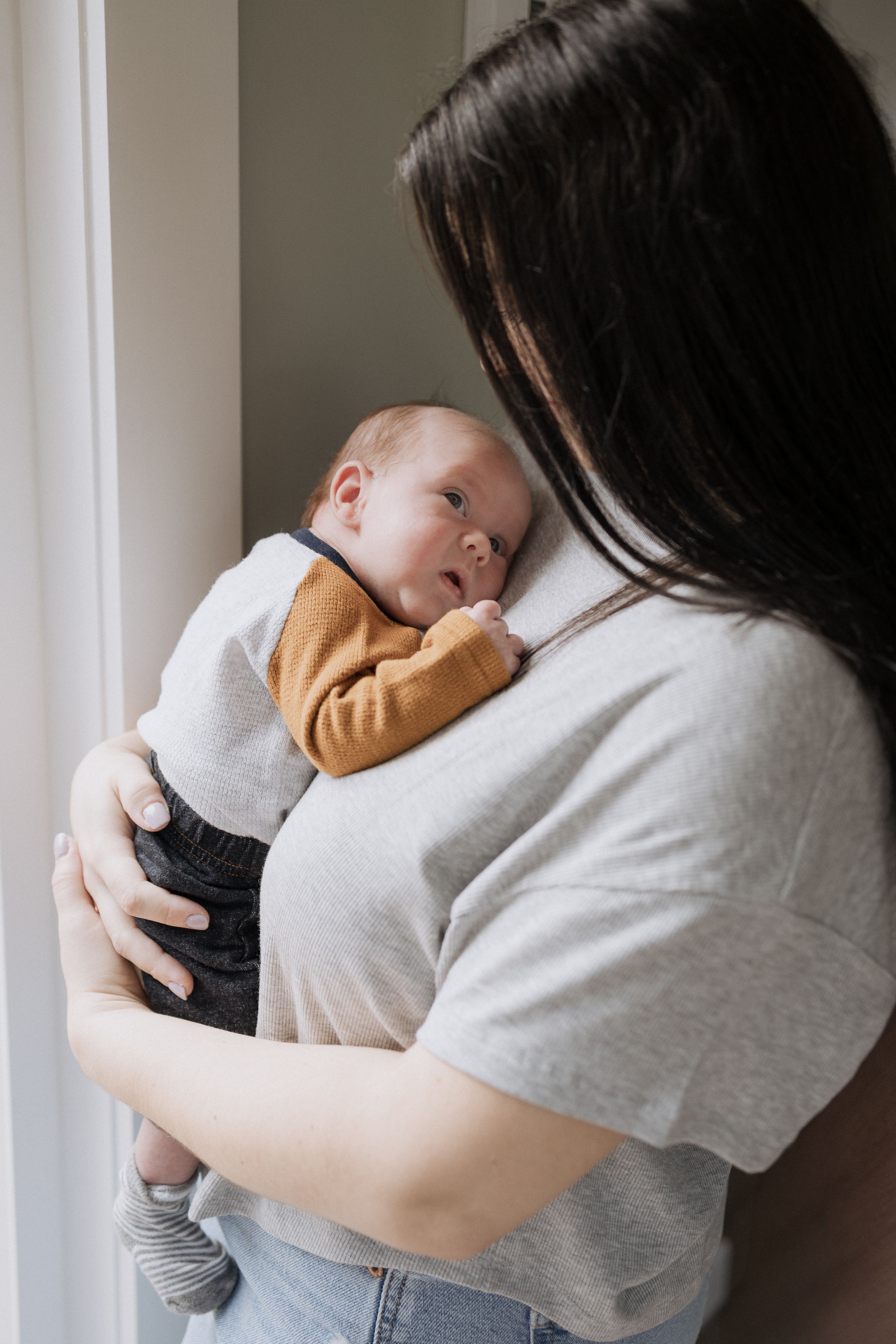 mom holding her newborn baby photography Moncton family photographer, lifestyle photography Dieppe New Brunswick portrait photography