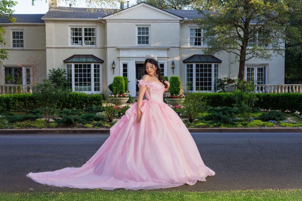 Dallas photography and video for Quinceañeras
 - R & R Marcelo DFW