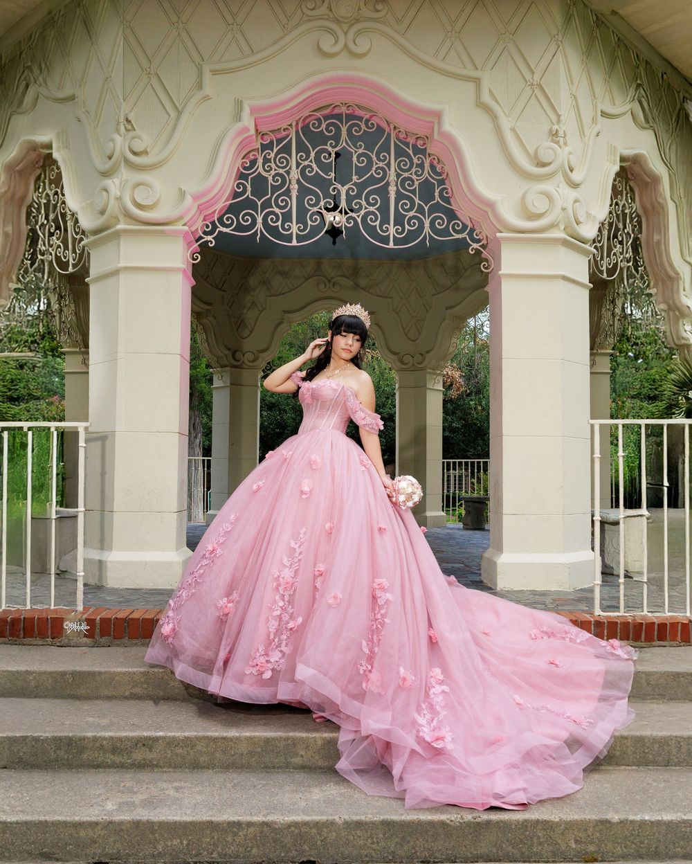 Dallas photography and video for Quinceañeras
 - R & R Marcelo DFW