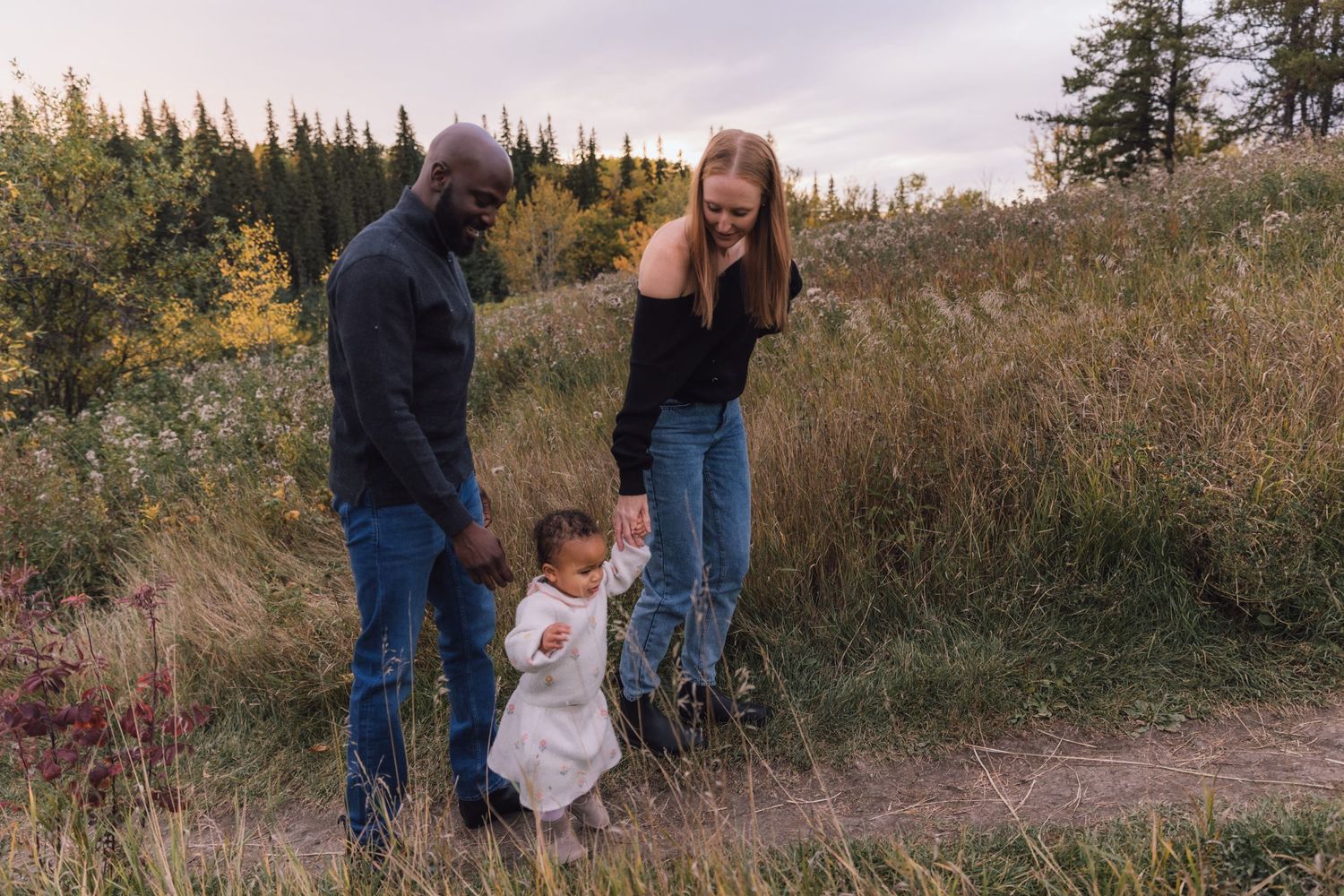 Alberta.Calgary.Edmonton Wedding Photographer family photo session