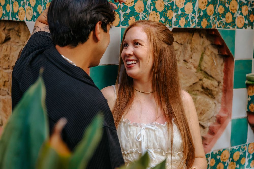 Juan kissing Jenna’s forehead tenderly during their maternity session.