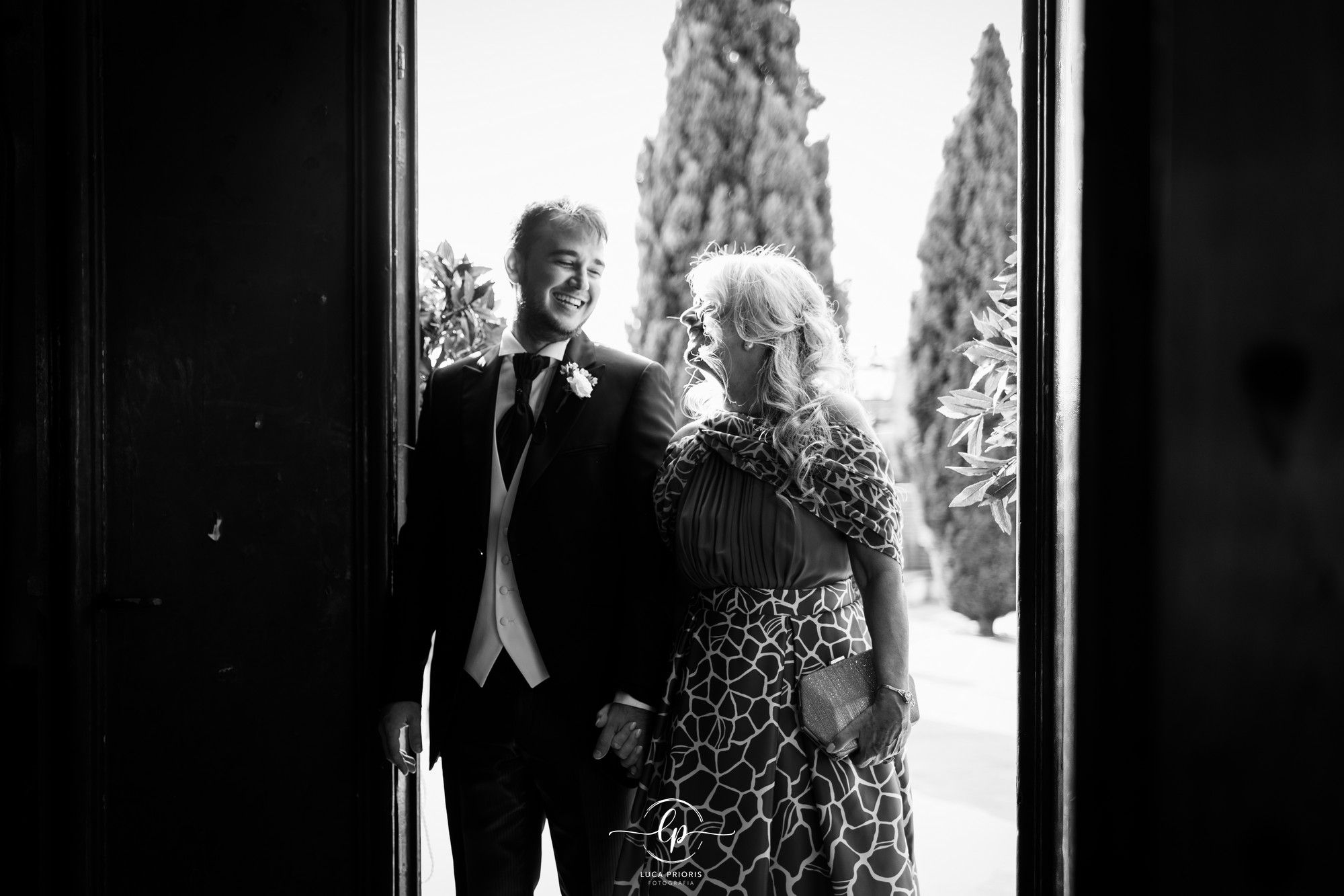 entrata in chiesa dello sposo con la mamma