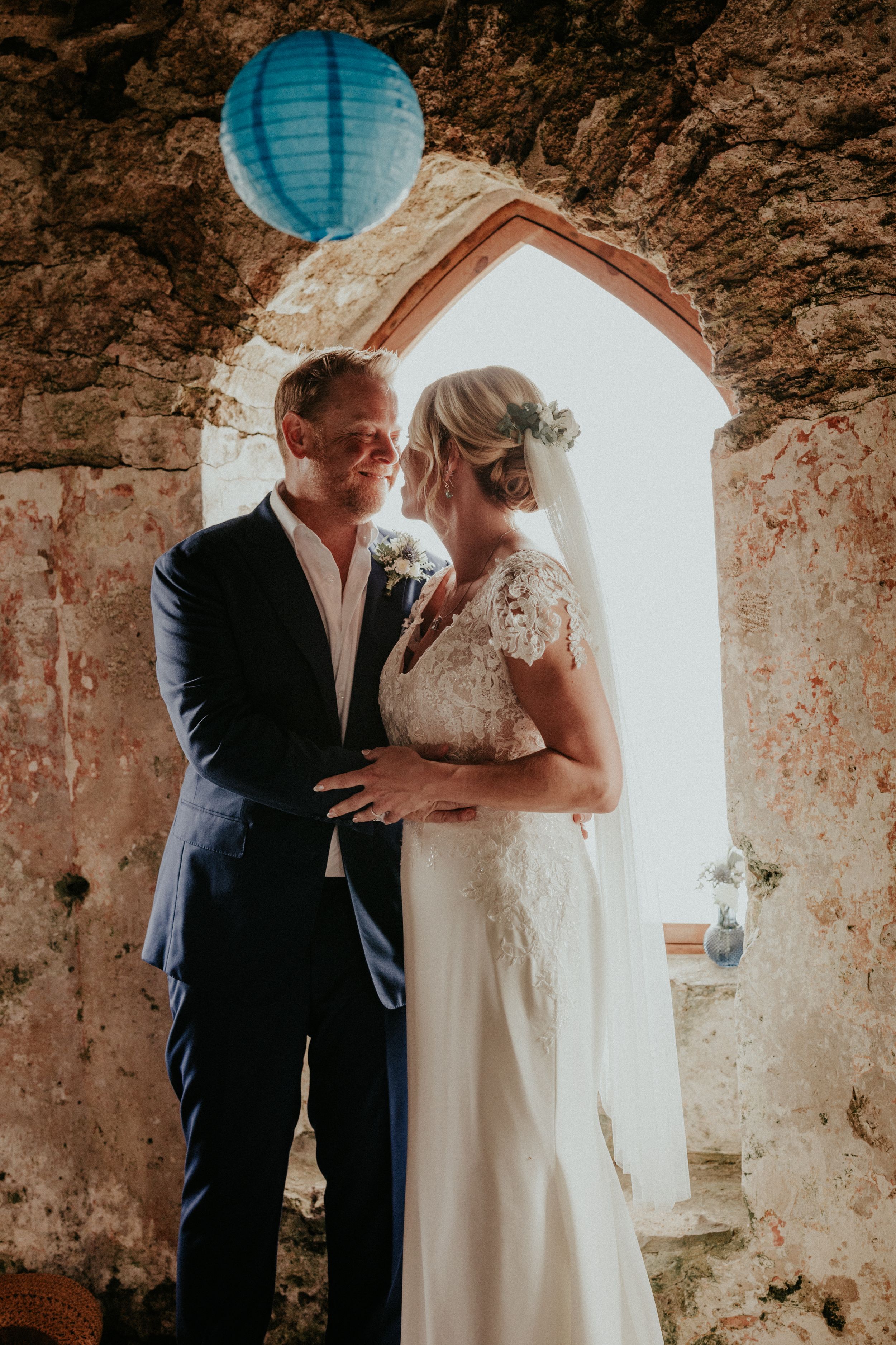 Cornwall and Devon wedding & Elopement photography by Olivia Rossi Photography - Creative wedding photography - Caerhays estate Weddings