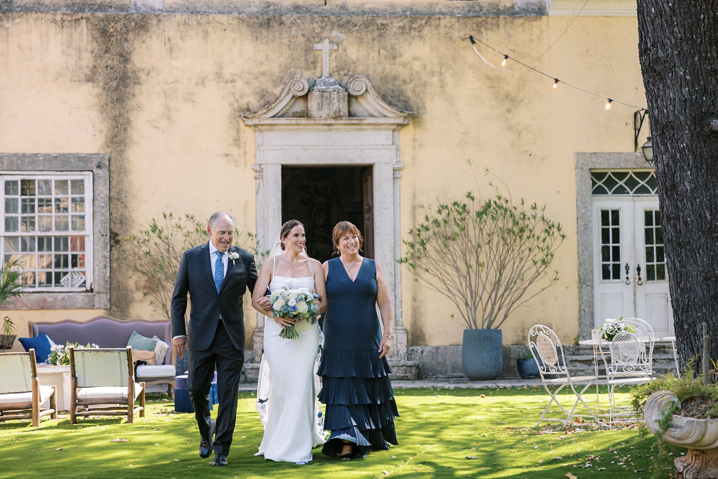Emotional wedding ceremony at Quinta do Torneiro, Lisbon, captured by a Portugal wedding photographer