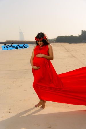 Experience the most elegant maternity photoshoot in Dubai with MohaStudio.
the best maternity photography experiences in Dubai and the UAE