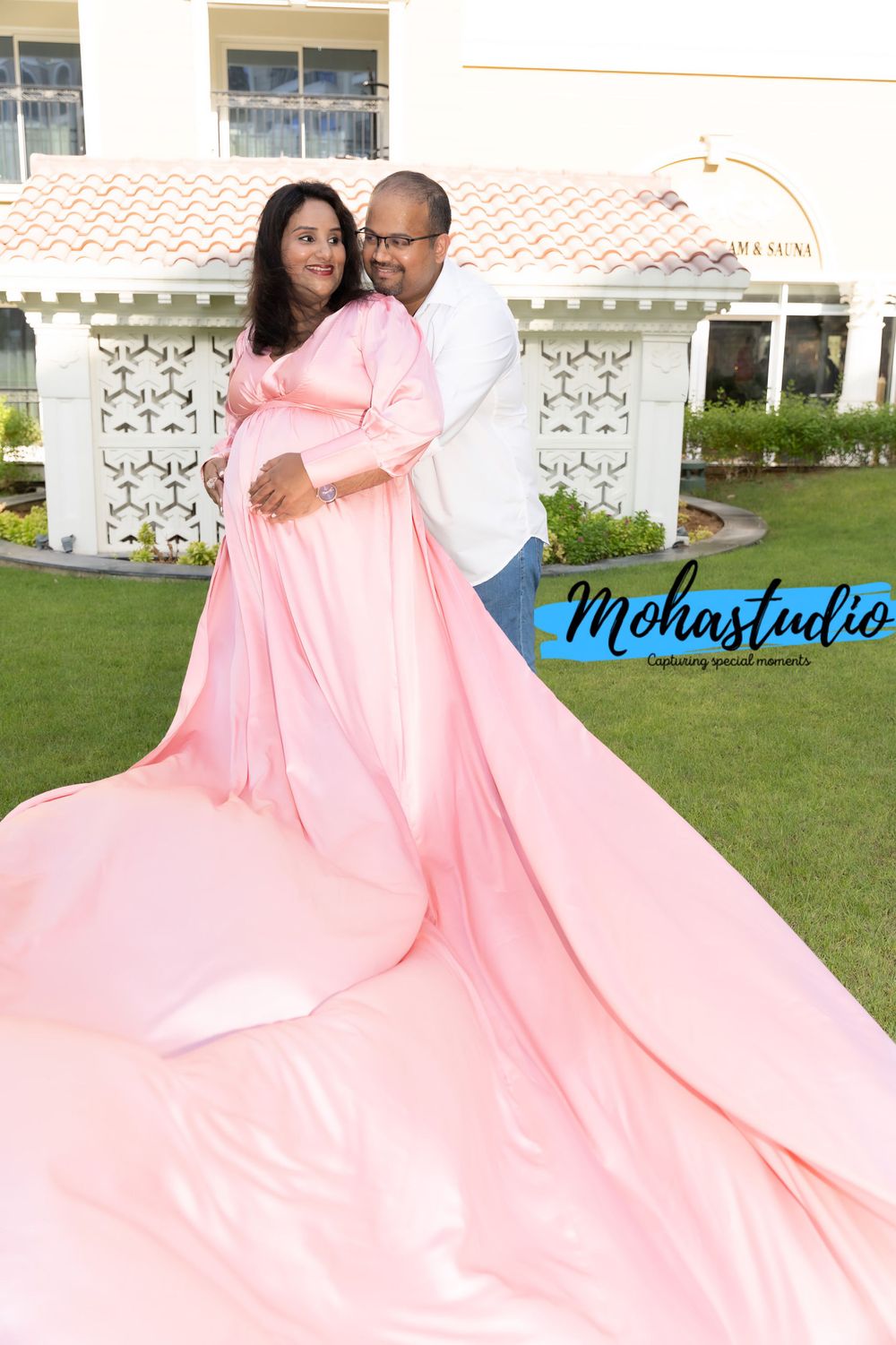 Experience the most elegant maternity photoshoot in Dubai with MohaStudio.
the best maternity photography experiences in Dubai and the UAE