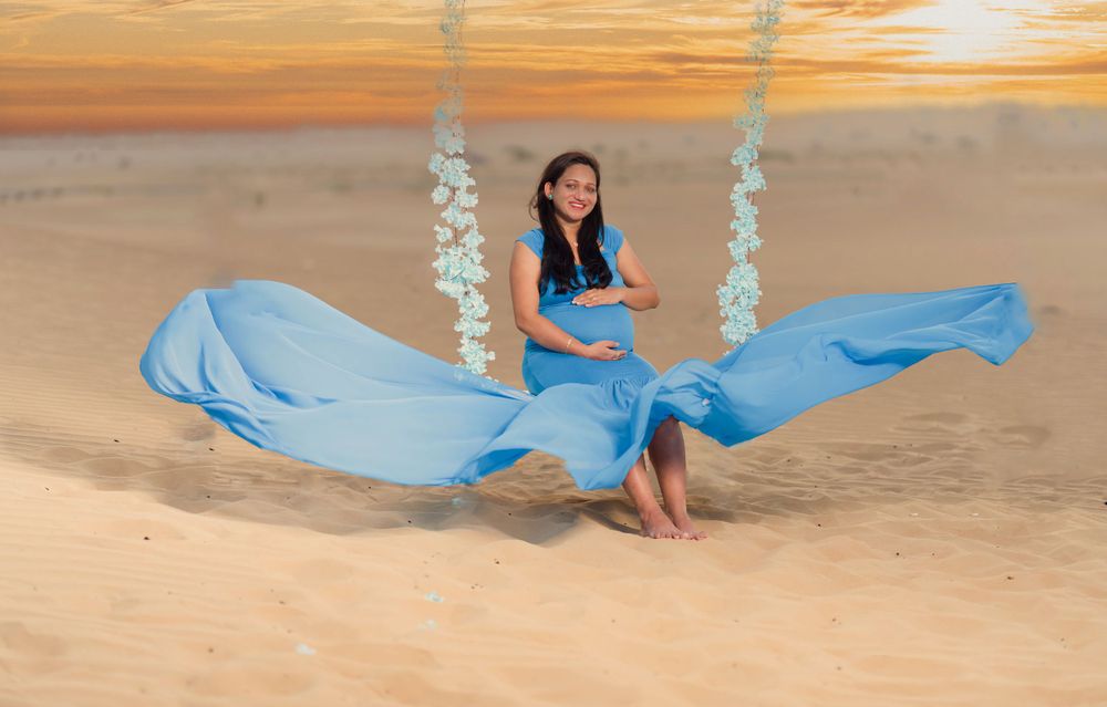 Experience the most elegant maternity photoshoot in Dubai with MohaStudio.
the best maternity photography experiences in Dubai and the UAE