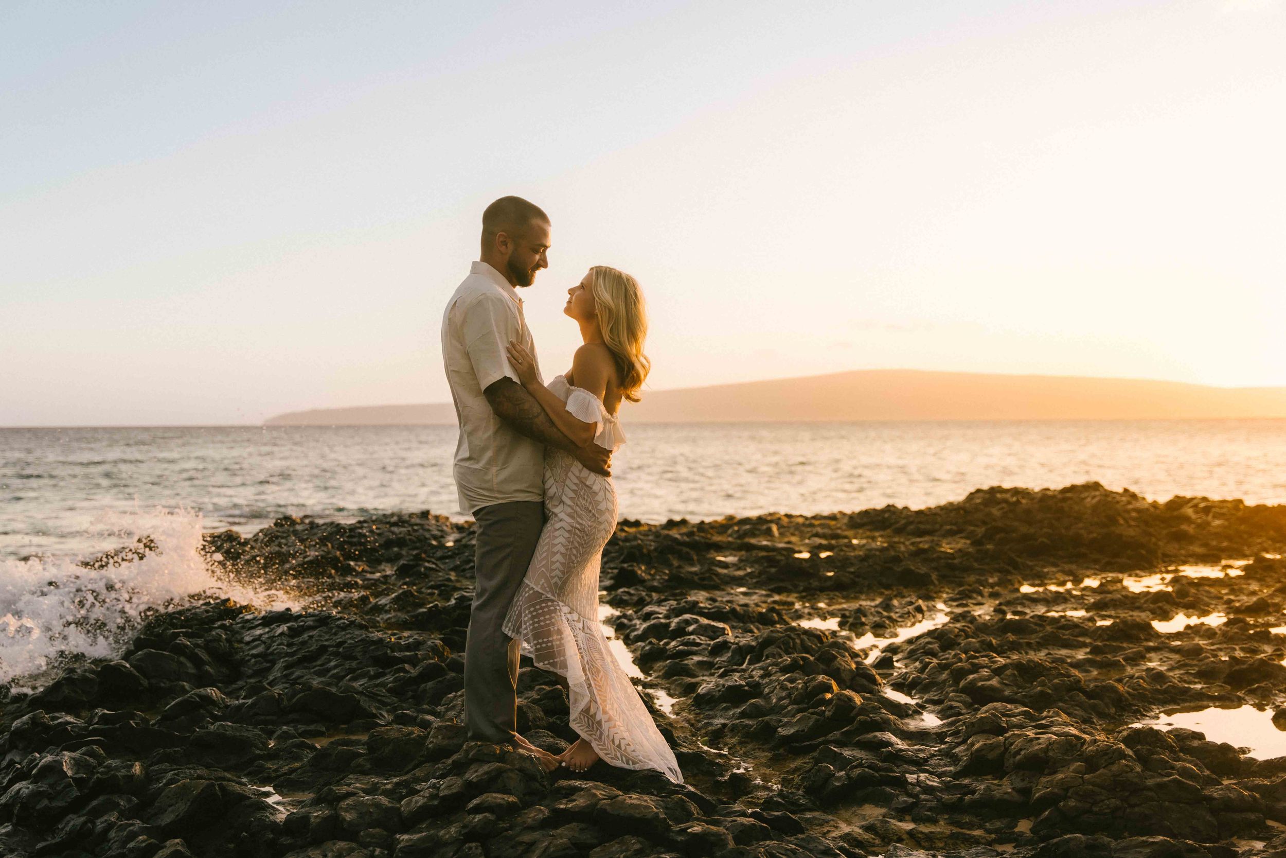 Engagement couple sunset photo at Wailea Maui