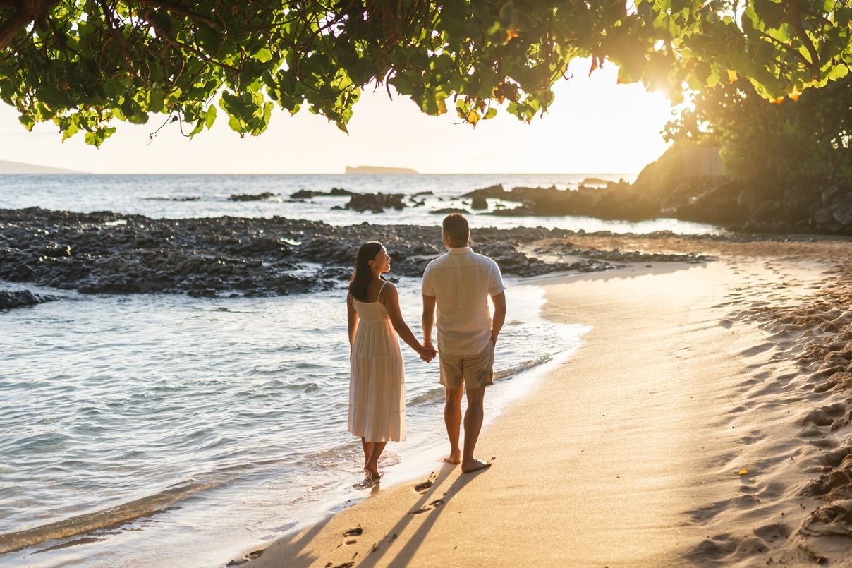 Wedding anniversary couple sunset photo at Wailea Maui