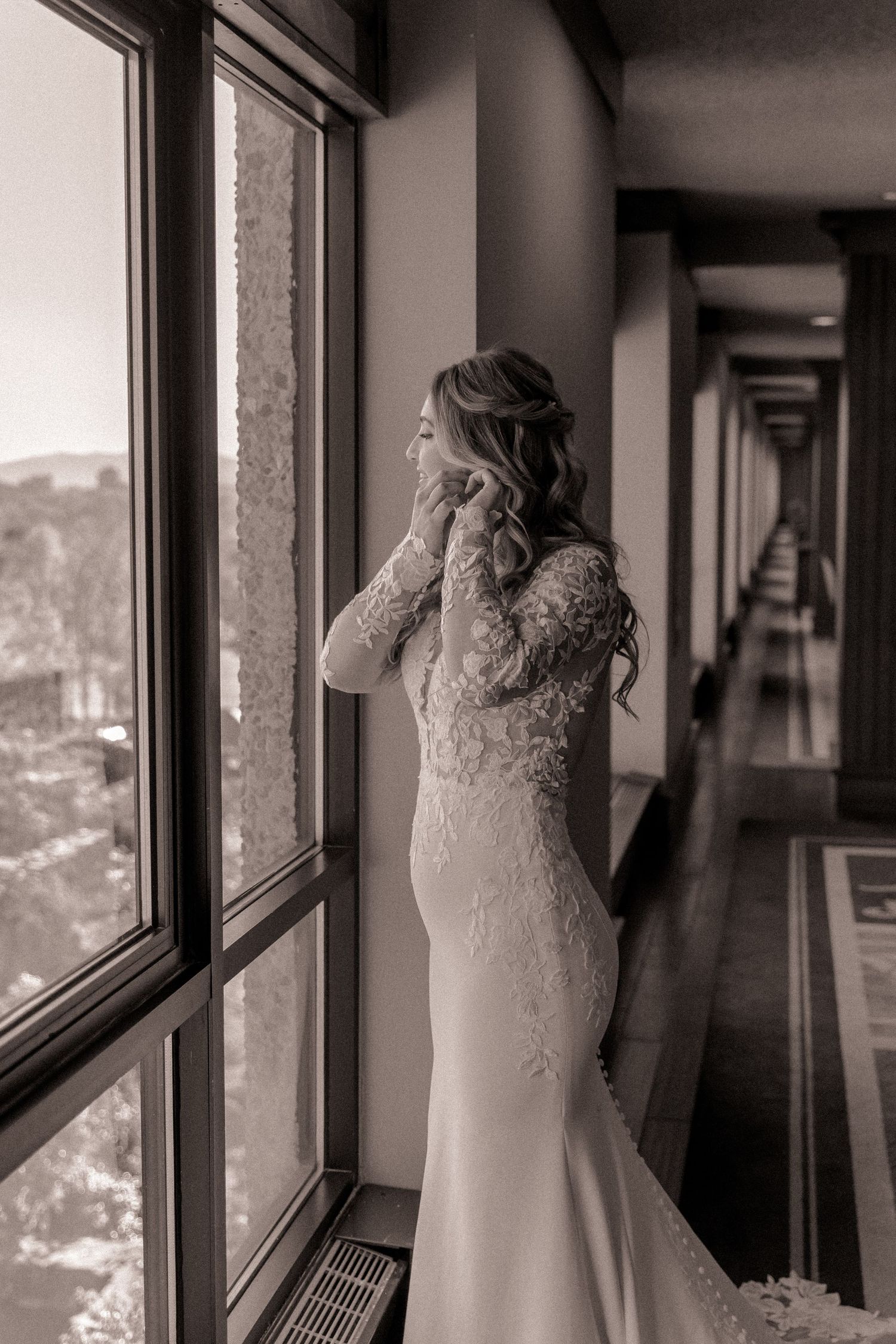 Bride getting ready for ceremony at Omni Grove Park Inn in Asheville, NC