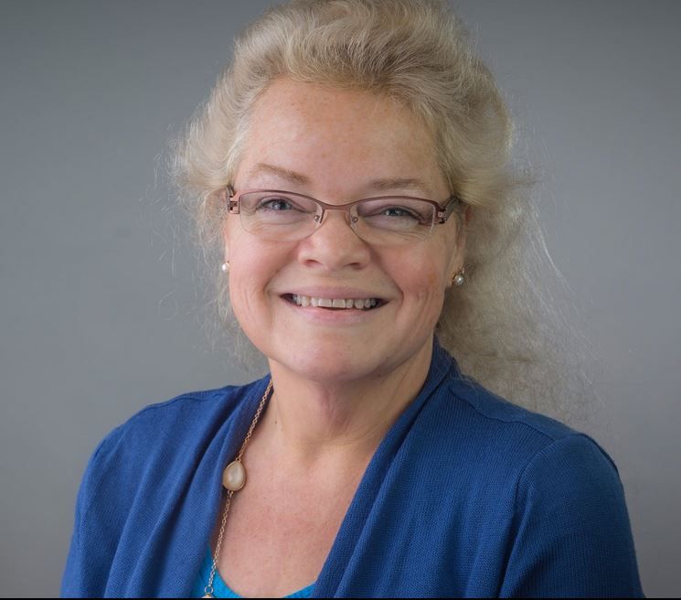 Headshot picture of a woman who left a 5 star review for corporate headshots taken by a professional photographer in Dandridge