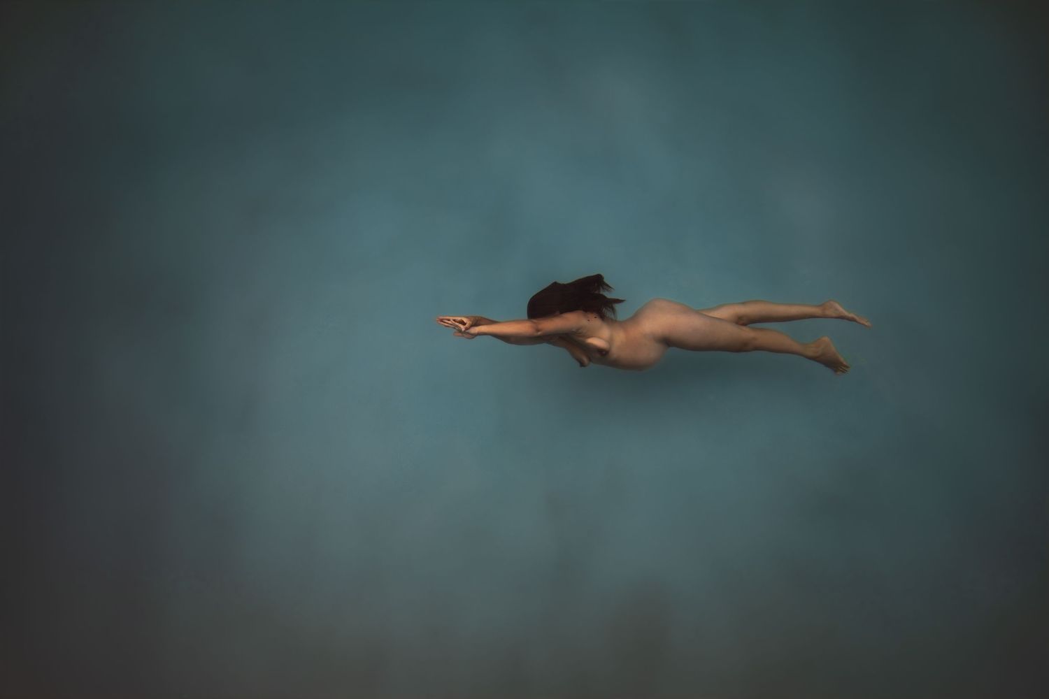 Underwater maternity photographer