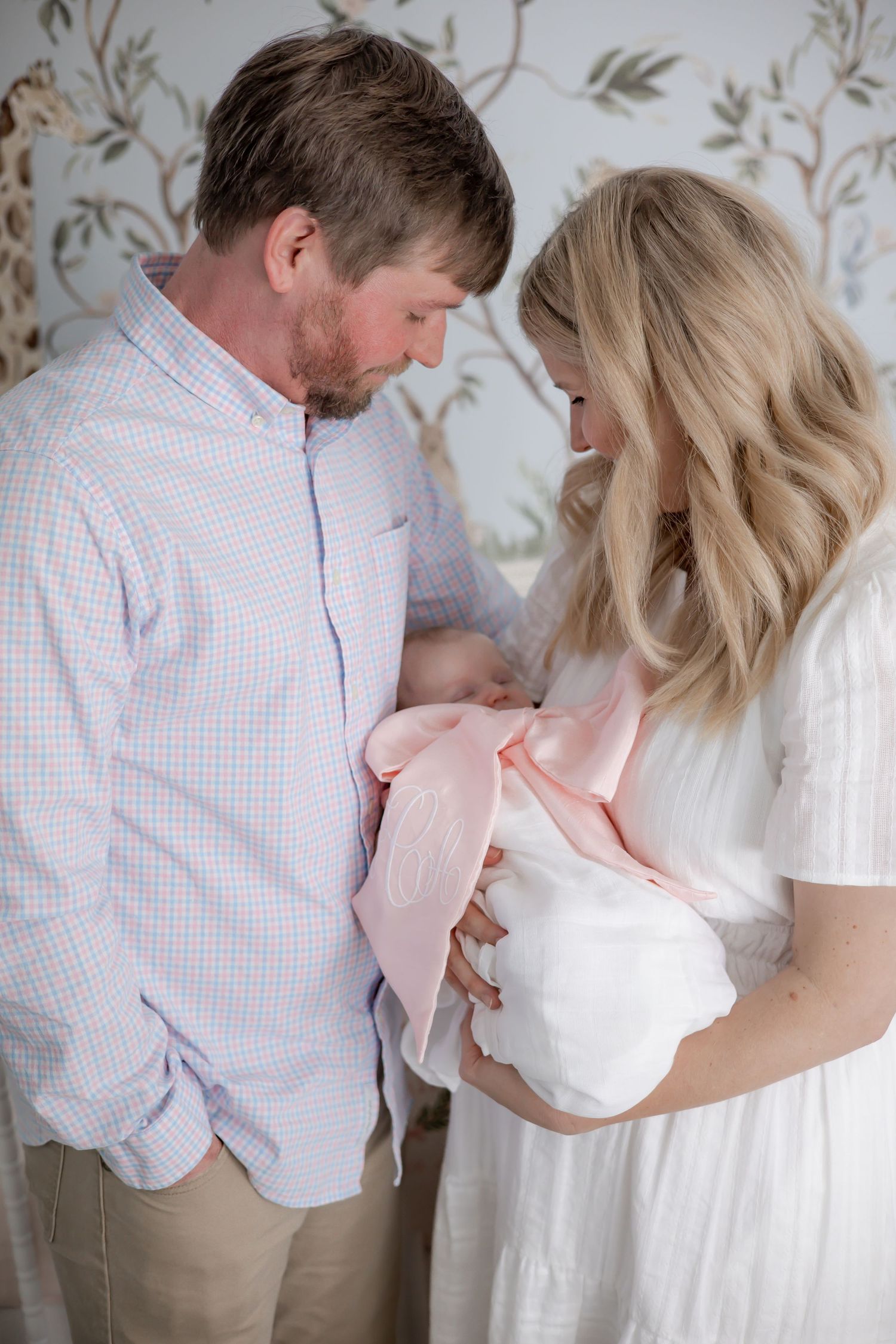 Waynesboro, VA newborn photographer capturing in-home lifestyle sessions. Cherish your baby’s first moments in the comfort of your own home.