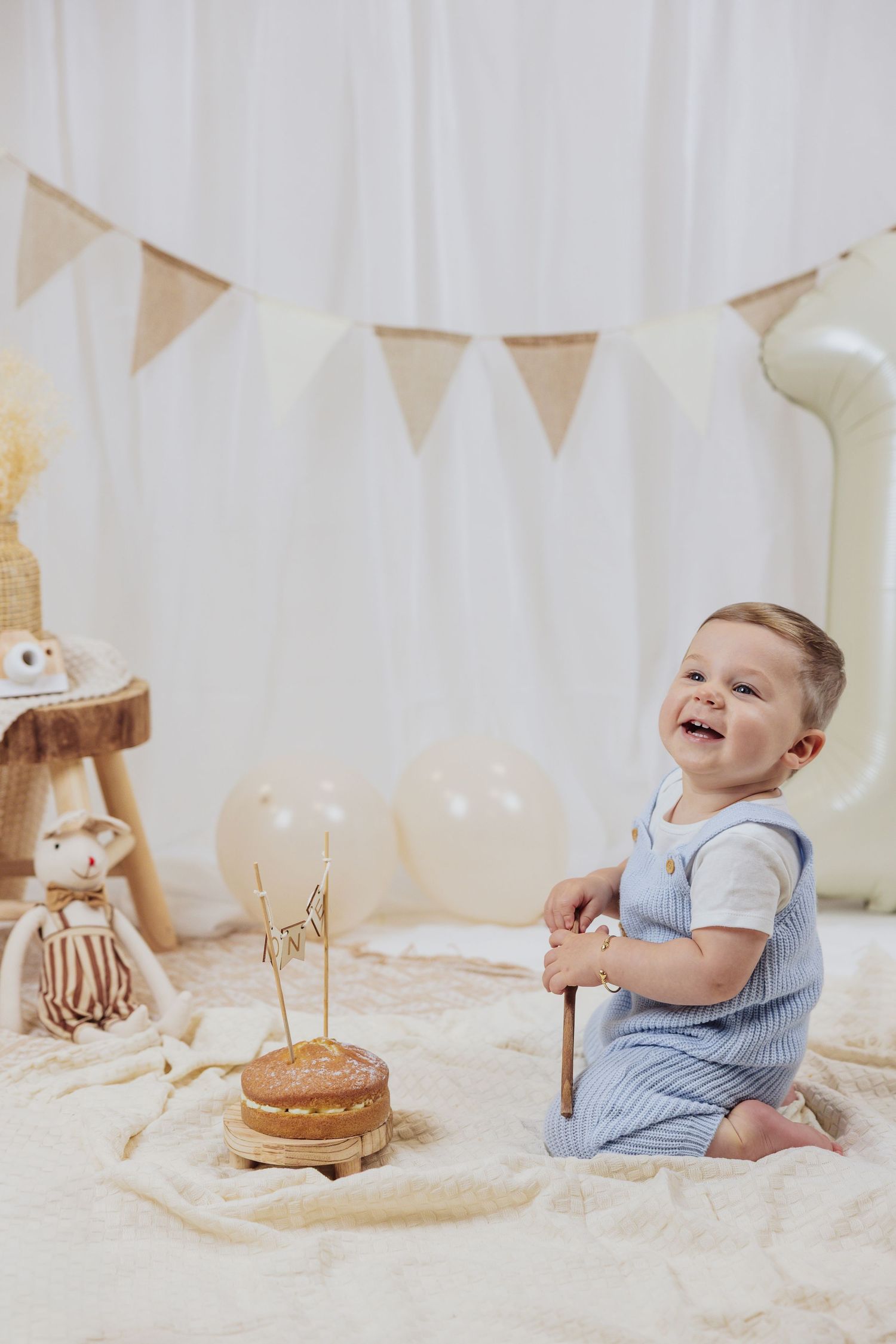 Snapsbyleigha in Norwich, Norfolk. Milestone and cakesmash photoshoot in norwich