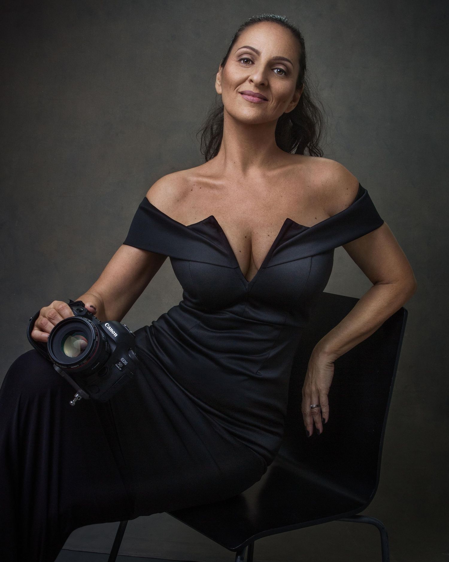 Premier Bonaire photographer Felicia Schuette – maternity, motherhood, boudoir, couples, lifestyle, business, flying dress, mini sessions.