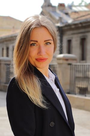 retrato de una chica en el centro de Vitoria-Gasteiz,  fotógrafo personal en Alava