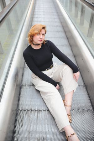 Retrato artístico en exterior con luz suave en Vitoria‑Gasteiz, fotógrafo en País vasco