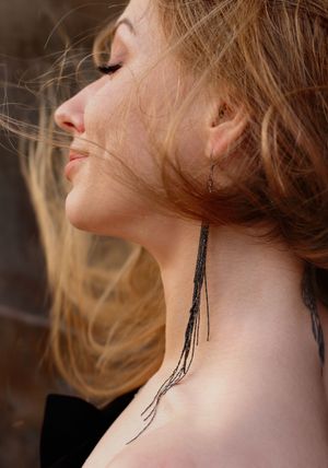 retrato de una chica en exteriores de Vitoria-Gasteiz,  fotógrafo personal en Alava