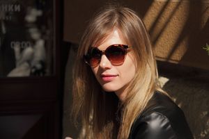 sesiOn de fotos personal artístico en naturaleza con luz suave en Vitoria‑Gasteiz, Alava