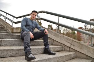 sesiOn de fotos personal, chico con luz suave en Vitoria‑Gasteiz, Alava
