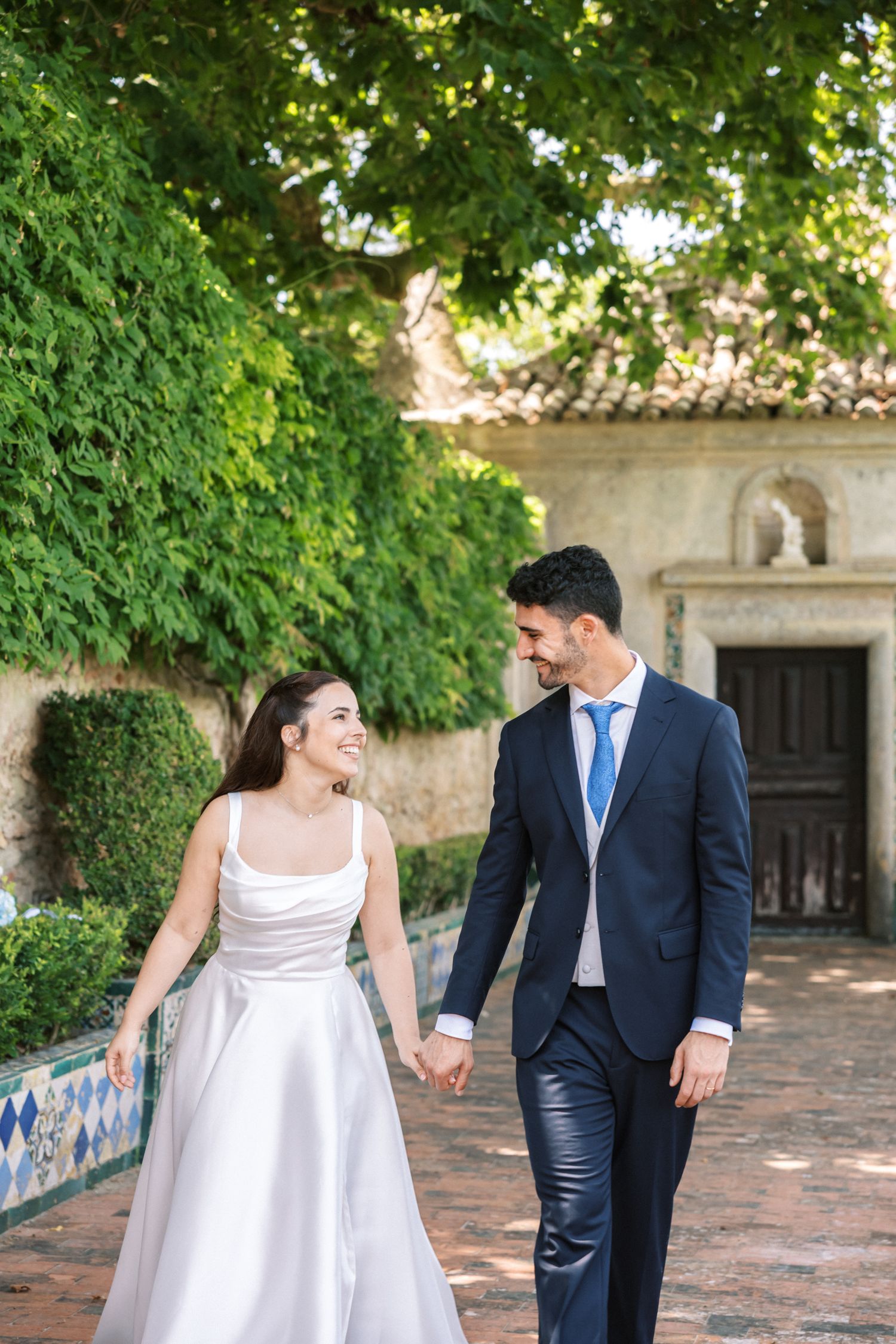 Destination wedding couple at Palácio da Bacalhôa in Azeitão Portugal