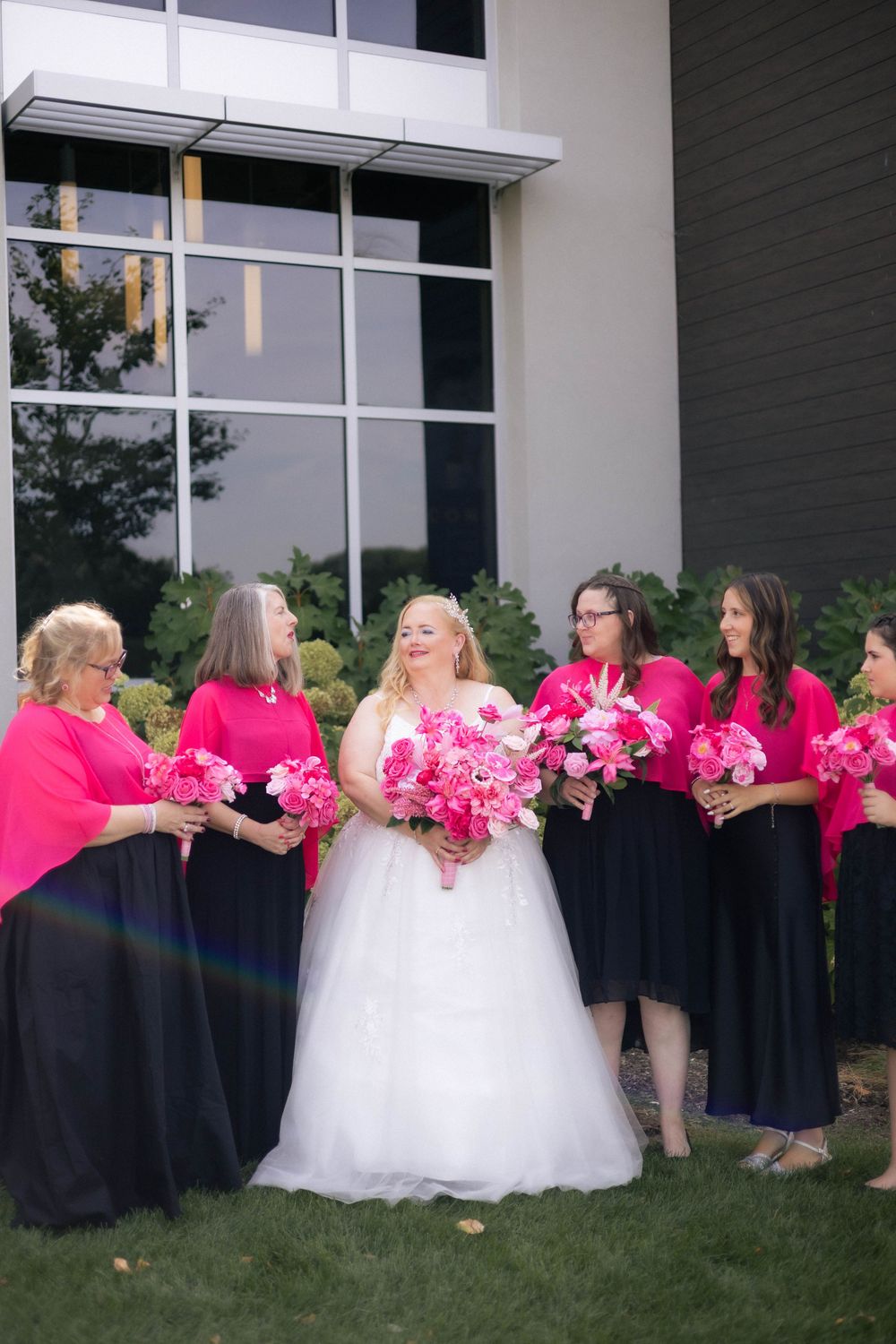 outdoor bridal party portraits in Springfield, Illinois