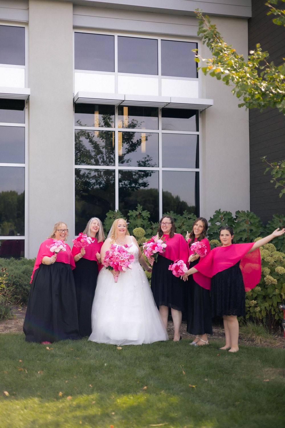 outdoor bridal party portraits in Springfield, Illinois