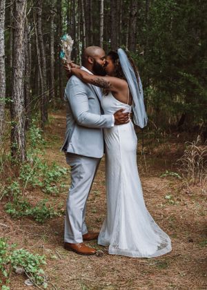 Couple posing for wedding photography captured by Maryland wedding photographer Mallory Bramlett.