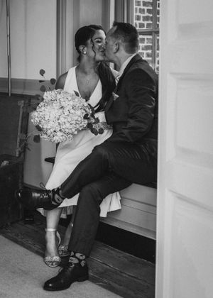 Couple posing for wedding photography captured by Maryland wedding photographer Mallory Bramlett.