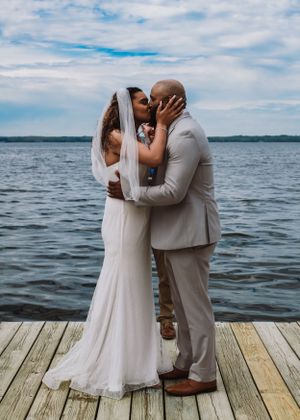 Couple posing for wedding photography captured by Maryland wedding photographer Mallory Bramlett.