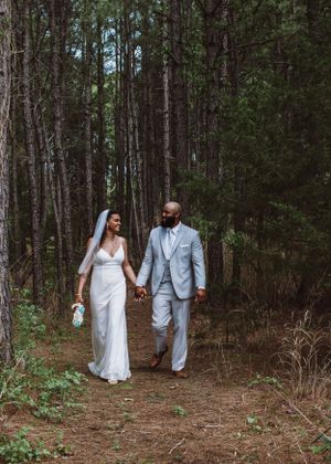 Couple posing for wedding photography captured by Maryland wedding photographer Mallory Bramlett.