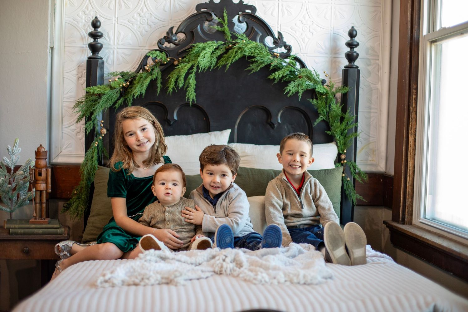 christmas seasonal holiday photoshoots luxury high end beautiful photos quick turn around retouched crisp true to color editing cincinnati