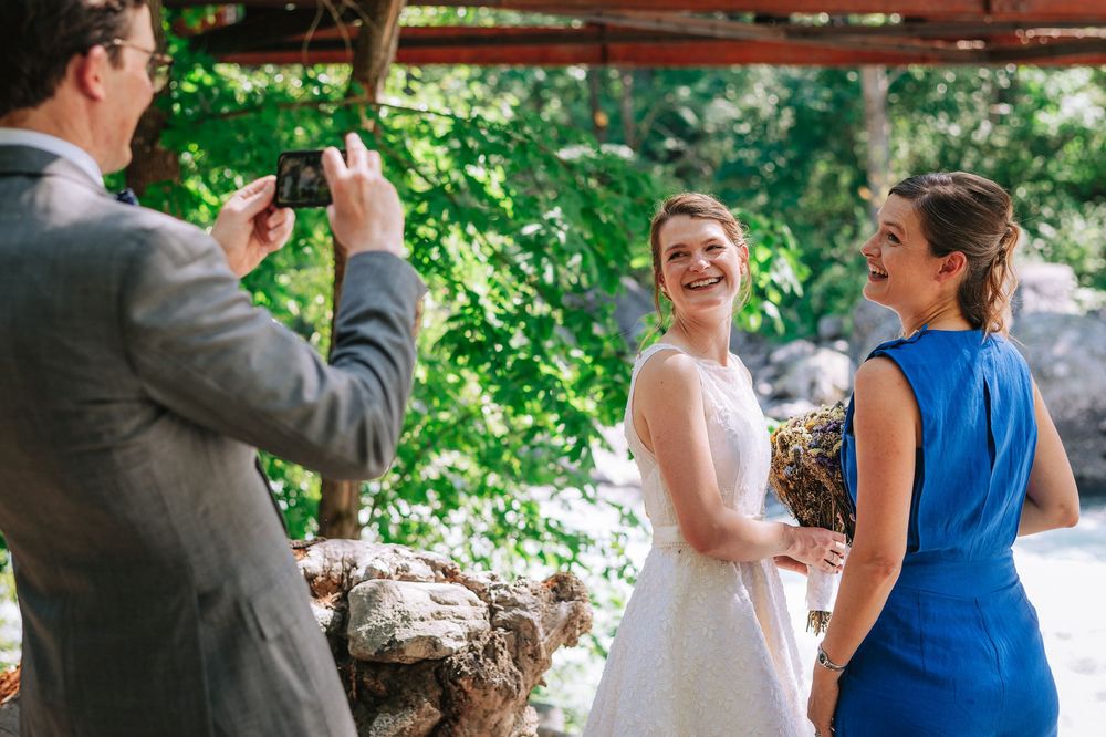 outdoor wedding candids