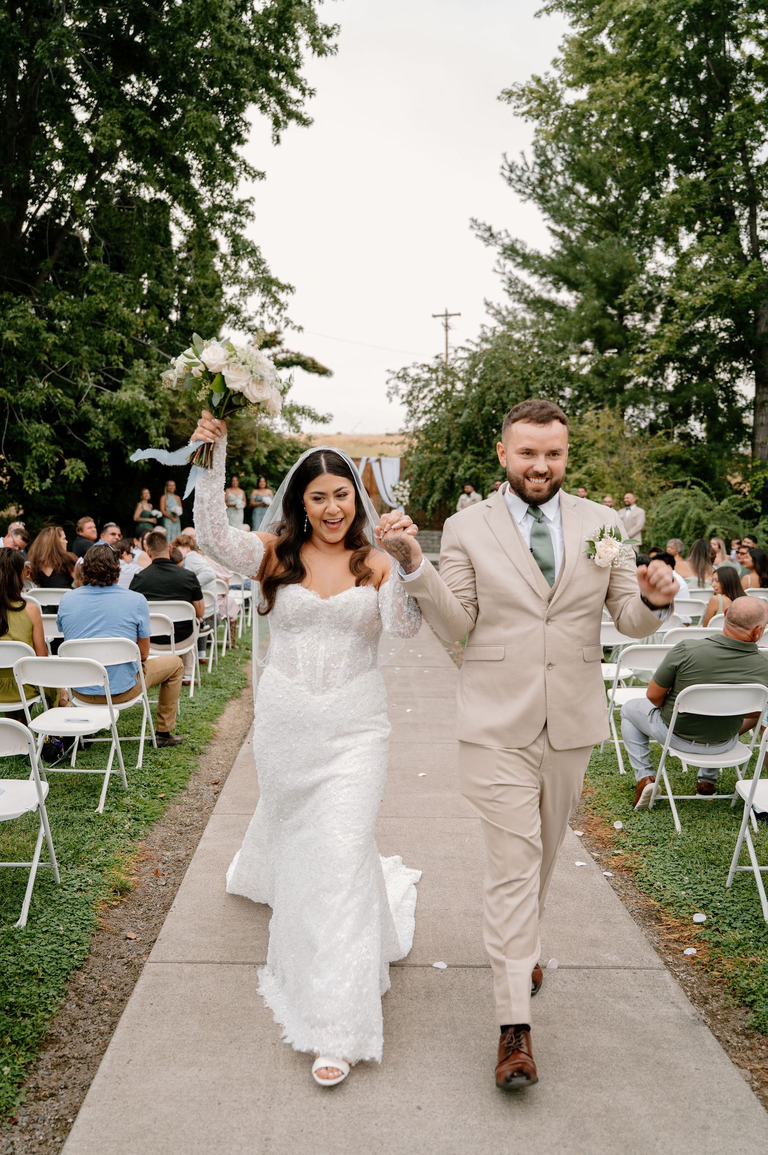 A Shadow Lake Ranch wedding ceremony in Prosser, Washington