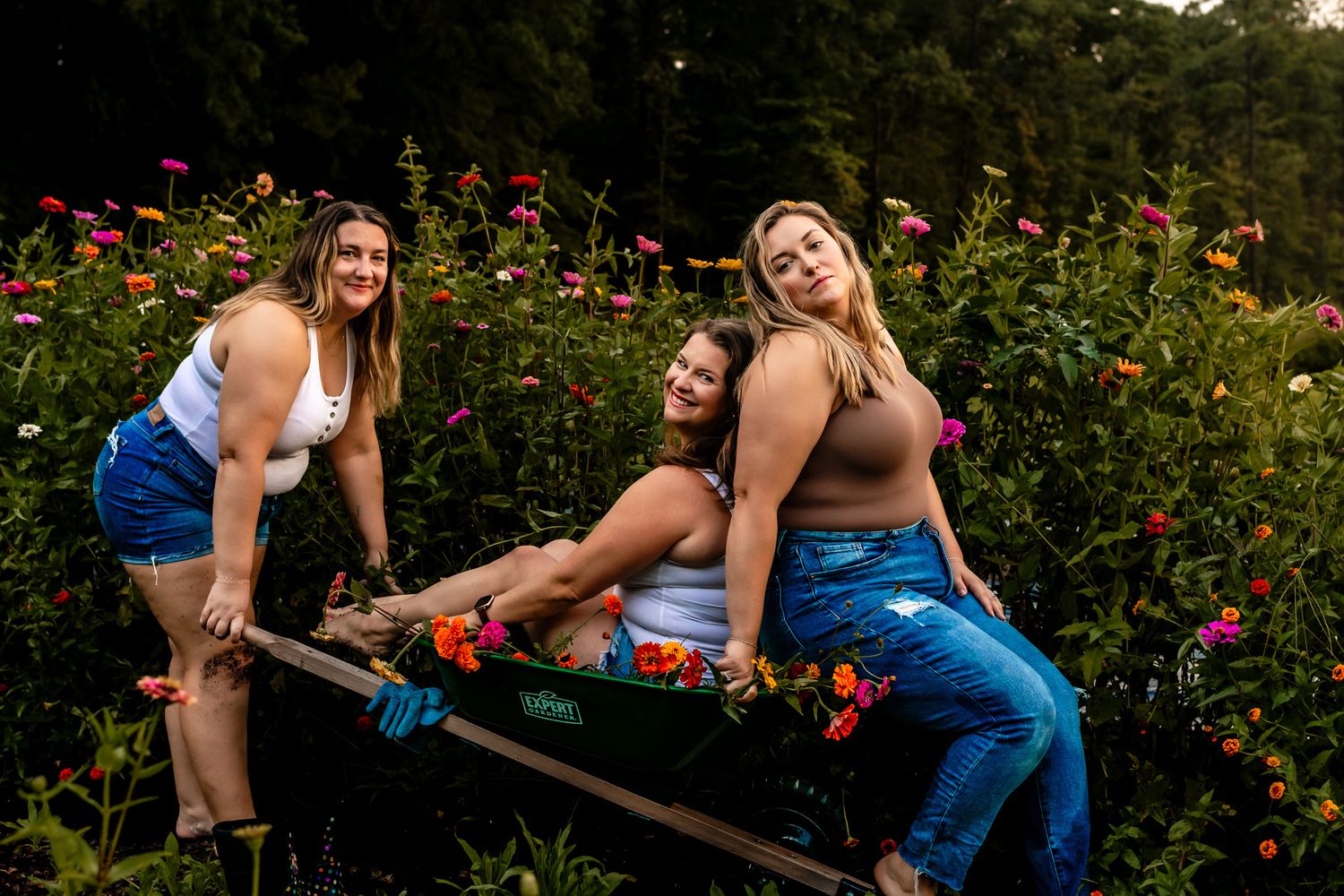 maternity photoshoot in a field of flowers King George Virginia photographer