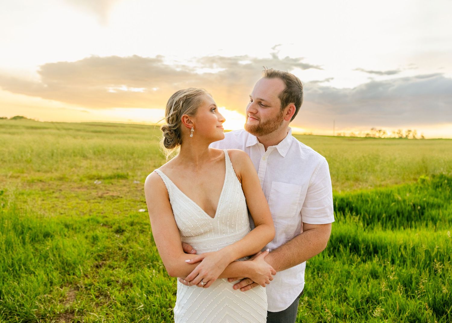 golden hour photoshoot of wedding couple