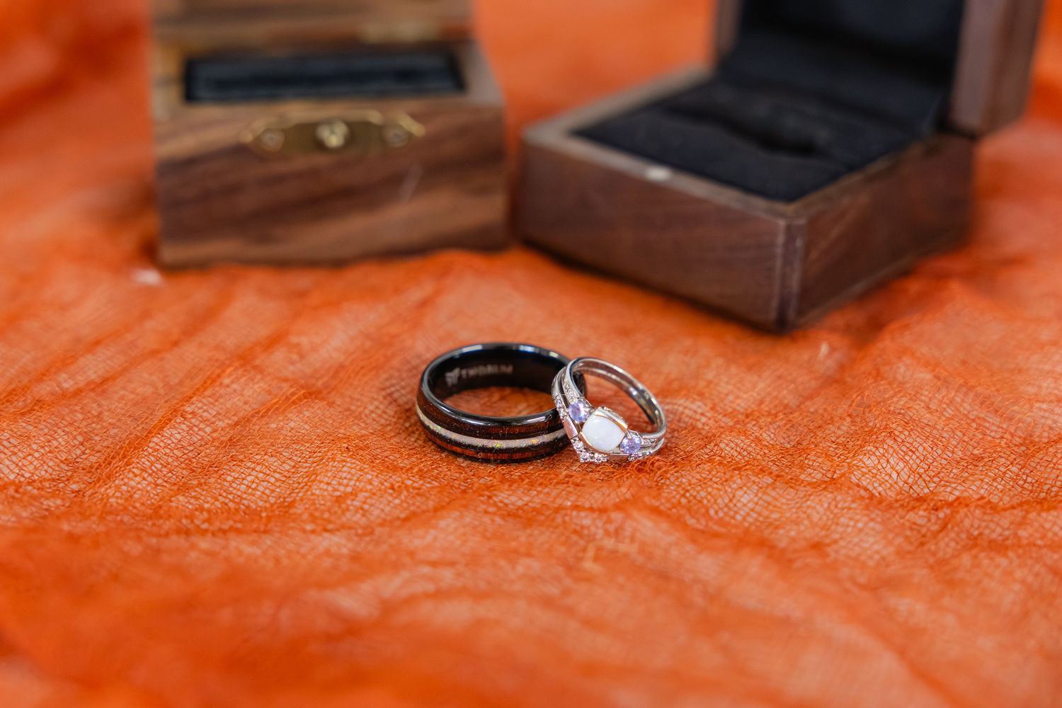 detail ring shot of wedding rings