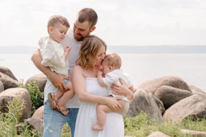 photographe de maternité et nouveau-né en studio