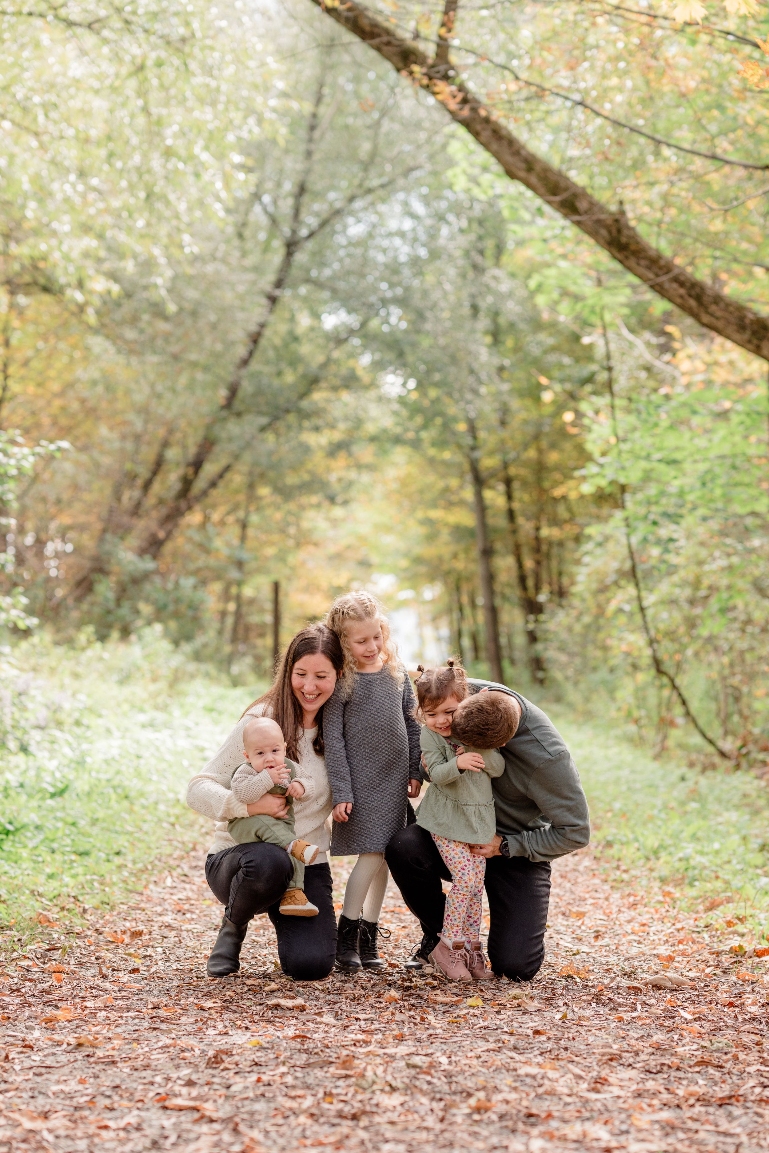 Photographe de maternité et nouveau-né à Saint-Augustin-de-Desmaures, près de Québec. Garde-robe cliente disponible pour maman et bébé