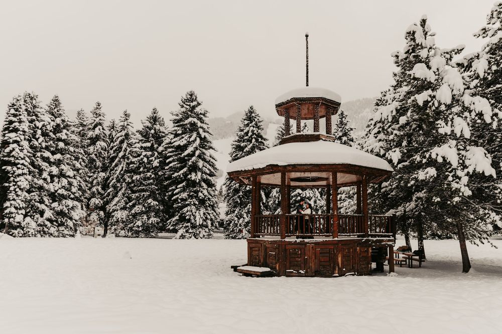 Aspen snowy engagement in the park
