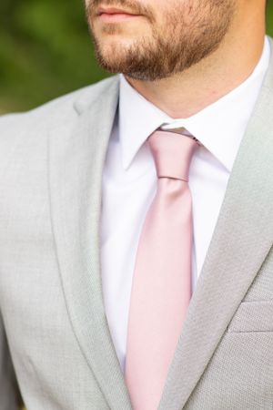 Groom in suit and tie.
