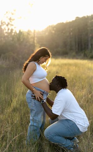 maternity photoshoot couple
