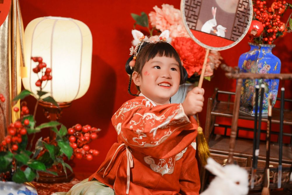 Very cute and sweet kids Ming Dynasty Hanfu studio portrait, captured by Auckland photographer Imagine Image Studio.