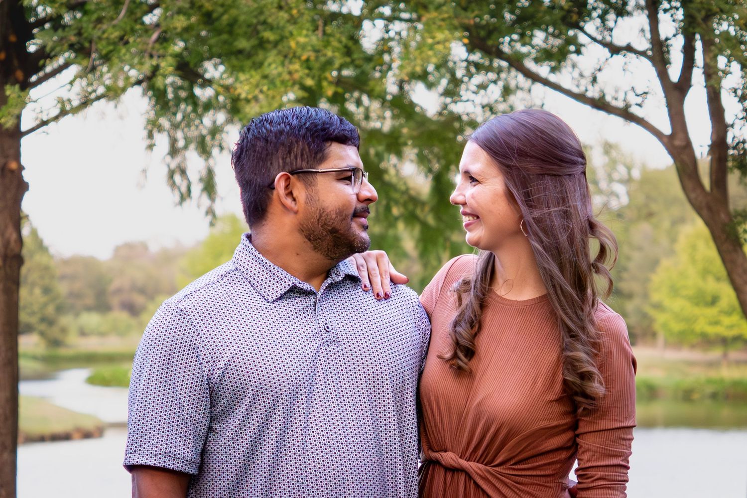 fall family photo session mini session love laughter Jaklen Gerges photography Keller fall colors orange leaves outdoors